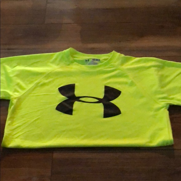 Under Armour Other - Boys Under Armour T-Shirt. Sz Medium
